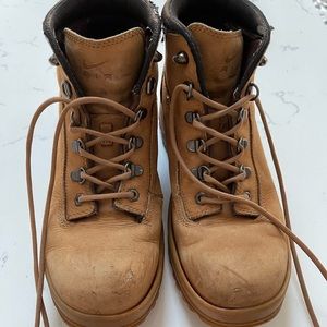 NIKE AIR ACG Outdoor Hiking Boots Trail Work Shoe Beige Brown Women's size 7.5